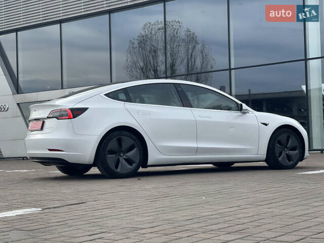 Белый Тесла Модель 3, объемом двигателя 0 л и пробегом 120 тыс. км за 17000 $, фото 11 на Automoto.ua