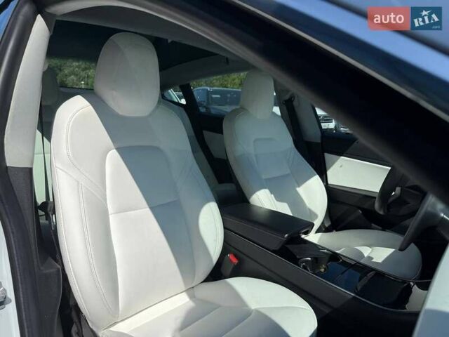 Білий Тесла Модель 3, об'ємом двигуна 0 л та пробігом 67 тис. км за 20500 $, фото 49 на Automoto.ua