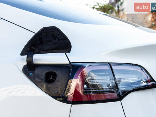 Білий Тесла Модель 3, об'ємом двигуна 0 л та пробігом 146 тис. км за 17500 $, фото 29 на Automoto.ua