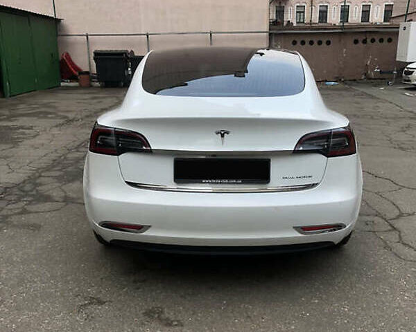 Белый Тесла Модель 3, объемом двигателя 0 л и пробегом 30 тыс. км за 15000 $, фото 3 на Automoto.ua