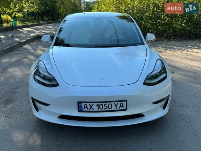 Белый Тесла Модель 3, объемом двигателя 0 л и пробегом 12 тыс. км за 18300 $, фото 4 на Automoto.ua