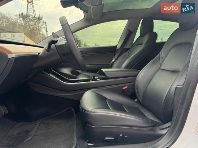 Білий Тесла Модель 3, об'ємом двигуна 0 л та пробігом 45 тис. км за 15900 $, фото 16 на Automoto.ua