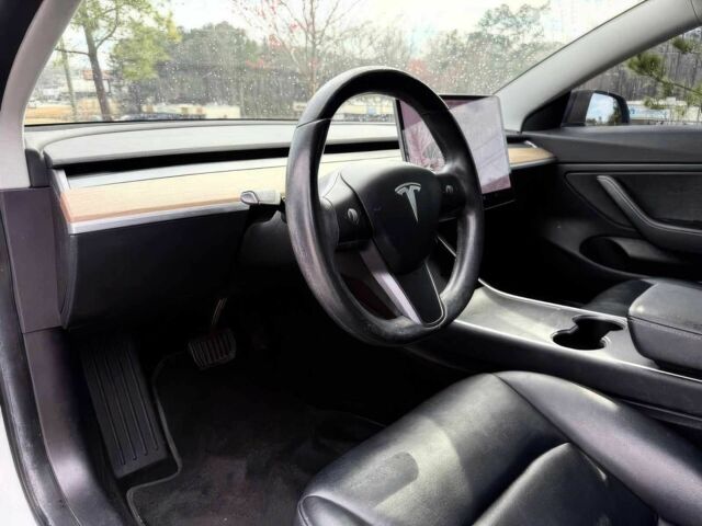 Белый Тесла Модель 3, объемом двигателя 0 л и пробегом 53 тыс. км за 12700 $, фото 5 на Automoto.ua