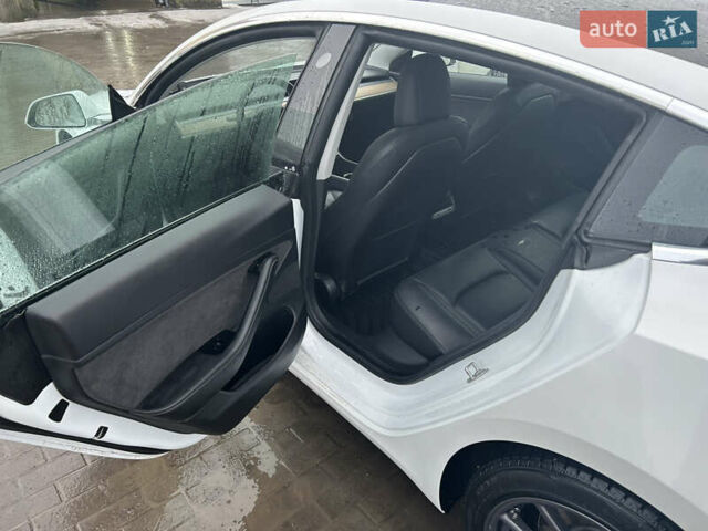 Білий Тесла Модель 3, об'ємом двигуна 0 л та пробігом 140 тис. км за 15700 $, фото 9 на Automoto.ua