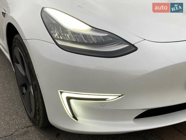 Белый Тесла Модель 3, объемом двигателя 0 л и пробегом 127 тыс. км за 17200 $, фото 32 на Automoto.ua