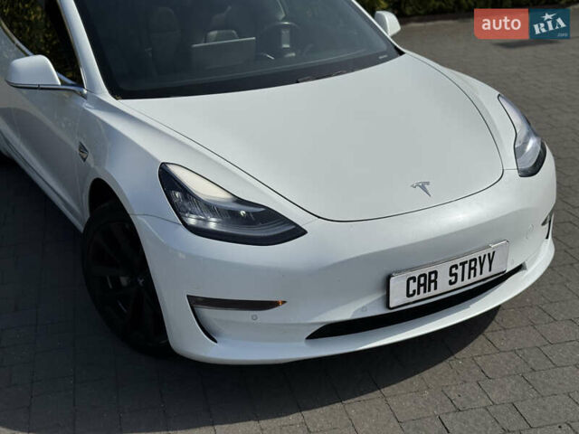 Белый Тесла Модель 3, объемом двигателя 0 л и пробегом 103 тыс. км за 17700 $, фото 10 на Automoto.ua