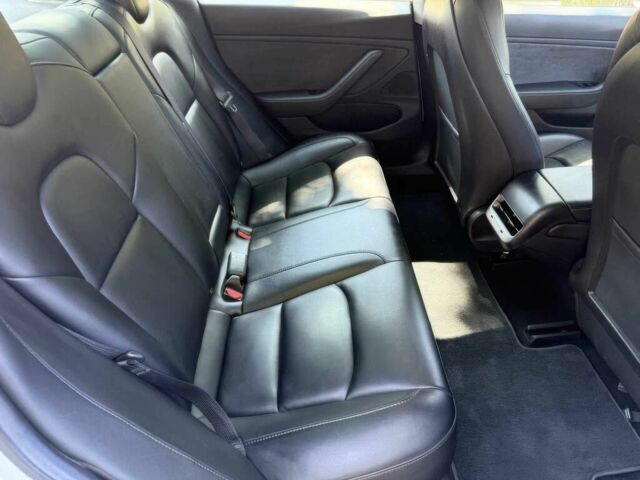 Белый Тесла Модель 3, объемом двигателя 0 л и пробегом 43 тыс. км за 11000 $, фото 7 на Automoto.ua