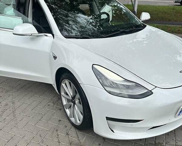 Белый Тесла Модель 3, объемом двигателя 0 л и пробегом 79 тыс. км за 16500 $, фото 25 на Automoto.ua