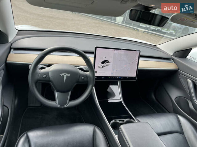 Белый Тесла Модель 3, объемом двигателя 0 л и пробегом 120 тыс. км за 17000 $, фото 37 на Automoto.ua