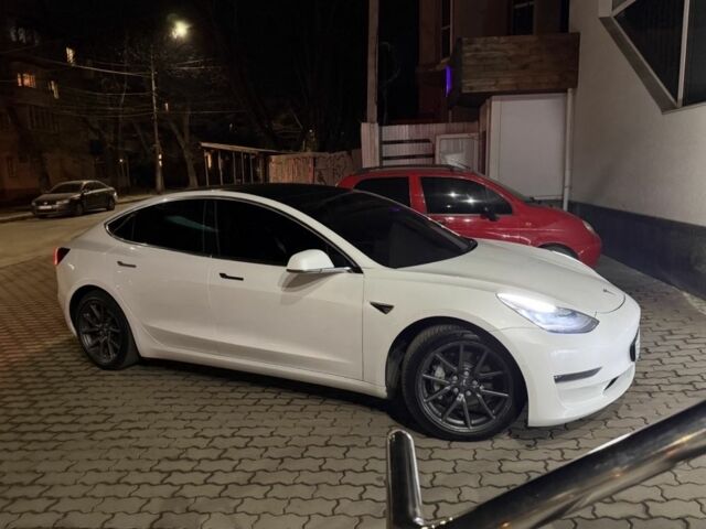 Белый Тесла Модель 3, объемом двигателя 0 л и пробегом 240 тыс. км за 15800 $, фото 3 на Automoto.ua