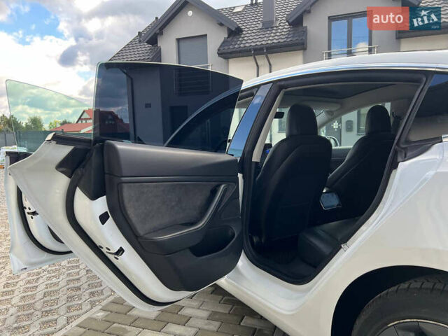 Білий Тесла Модель 3, об'ємом двигуна 0 л та пробігом 98 тис. км за 15500 $, фото 10 на Automoto.ua
