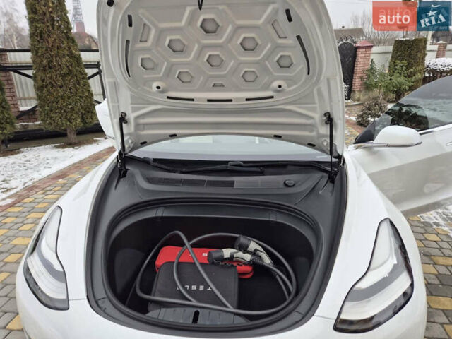 Білий Тесла Модель 3, об'ємом двигуна 0 л та пробігом 87 тис. км за 20700 $, фото 19 на Automoto.ua