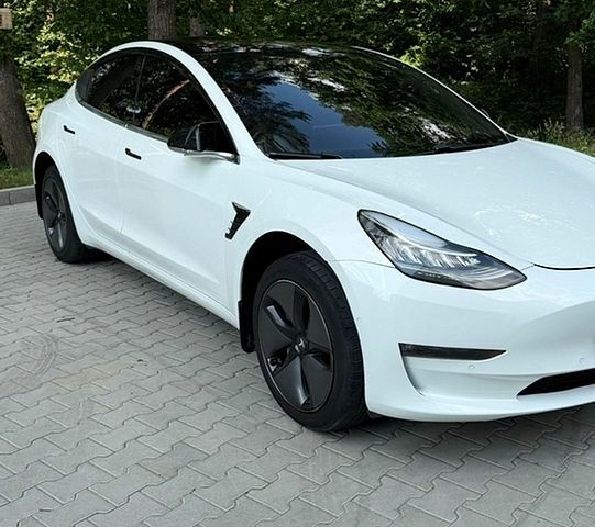Белый Тесла Модель 3, объемом двигателя 0 л и пробегом 99 тыс. км за 15490 $, фото 2 на Automoto.ua