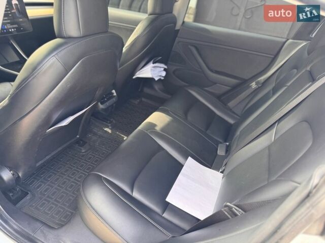 Белый Тесла Модель 3, объемом двигателя 0 л и пробегом 147 тыс. км за 15300 $, фото 10 на Automoto.ua