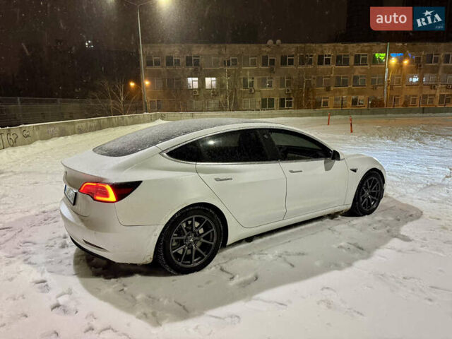 Белый Тесла Модель 3, объемом двигателя 0 л и пробегом 102 тыс. км за 15500 $, фото 5 на Automoto.ua