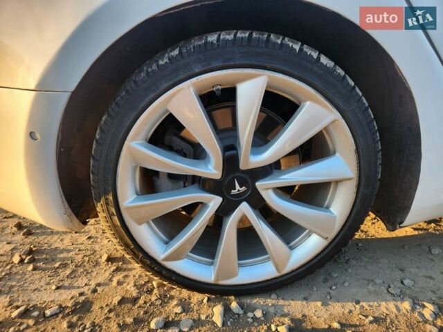 Белый Тесла Модель 3, объемом двигателя 0 л и пробегом 183 тыс. км за 15250 $, фото 16 на Automoto.ua