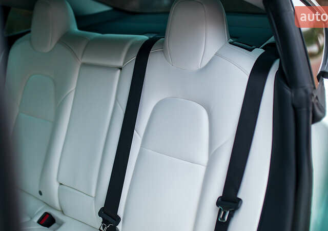 Белый Тесла Модель 3, объемом двигателя 0 л и пробегом 63 тыс. км за 15999 $, фото 28 на Automoto.ua