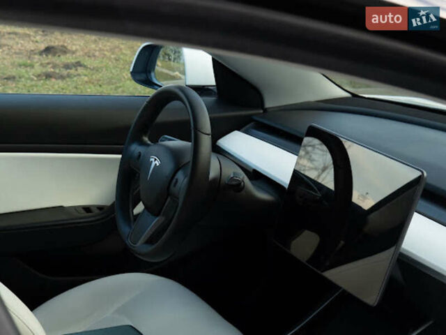 Тесла Модель 3 2019 в Львове на Automoto.ua Белый Тесла Модель 3, объемом двигателя 0 л и пробегом 80 тыс. км за 19900 $, фото 17 на Automoto.ua