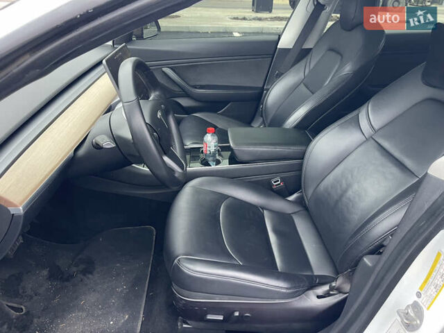 Белый Тесла Модель 3, объемом двигателя 0 л и пробегом 73 тыс. км за 17000 $, фото 22 на Automoto.ua