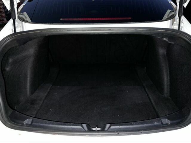 Білий Тесла Модель 3, об'ємом двигуна 0 л та пробігом 76 тис. км за 20500 $, фото 10 на Automoto.ua