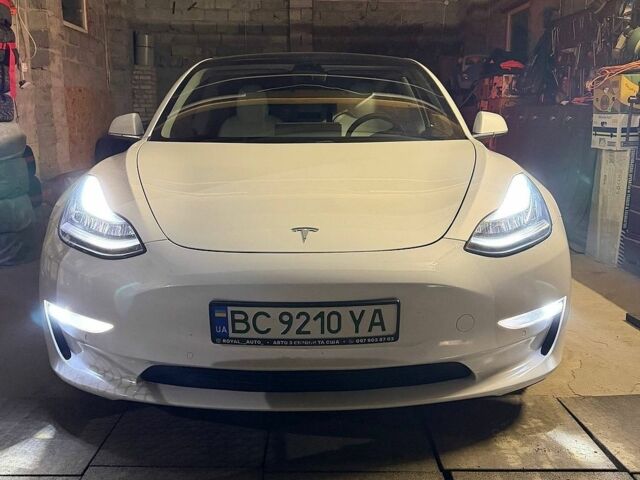 Белый Тесла Модель 3, объемом двигателя 0 л и пробегом 106 тыс. км за 17700 $, фото 4 на Automoto.ua