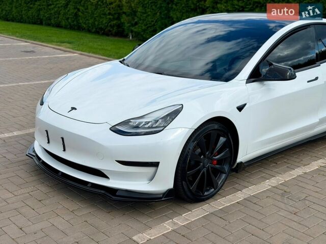 Білий Тесла Модель 3, об'ємом двигуна 0 л та пробігом 104 тис. км за 19900 $, фото 1 на Automoto.ua