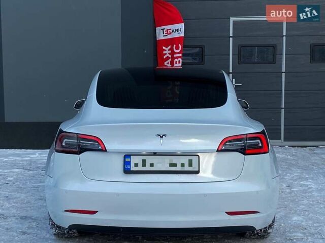 Белый Тесла Модель 3, объемом двигателя 0 л и пробегом 45 тыс. км за 17700 $, фото 8 на Automoto.ua