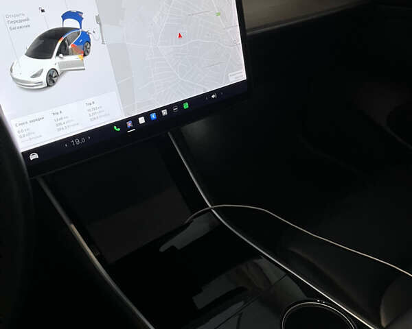 Белый Тесла Модель 3, объемом двигателя 0 л и пробегом 220 тыс. км за 16500 $, фото 22 на Automoto.ua