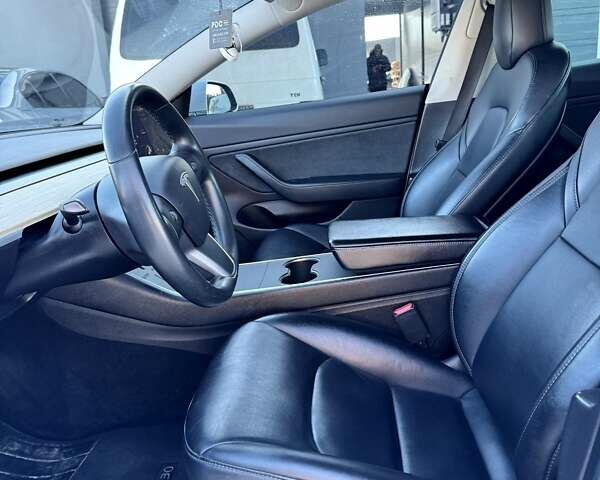 Белый Тесла Модель 3, объемом двигателя 0 л и пробегом 163 тыс. км за 14400 $, фото 31 на Automoto.ua