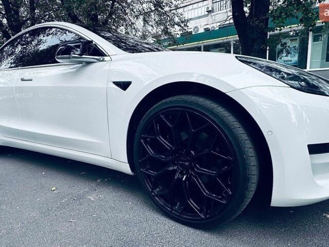 Белый Тесла Модель 3, объемом двигателя 0 л и пробегом 130 тыс. км за 17500 $, фото 8 на Automoto.ua