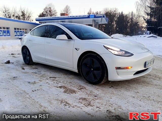 Белый Тесла Модель 3, объемом двигателя 0.2 л и пробегом 163 тыс. км за 13999 $, фото 1 на Automoto.ua