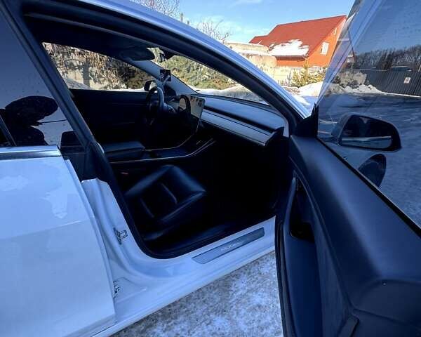Белый Тесла Модель 3, объемом двигателя 0 л и пробегом 163 тыс. км за 14400 $, фото 14 на Automoto.ua