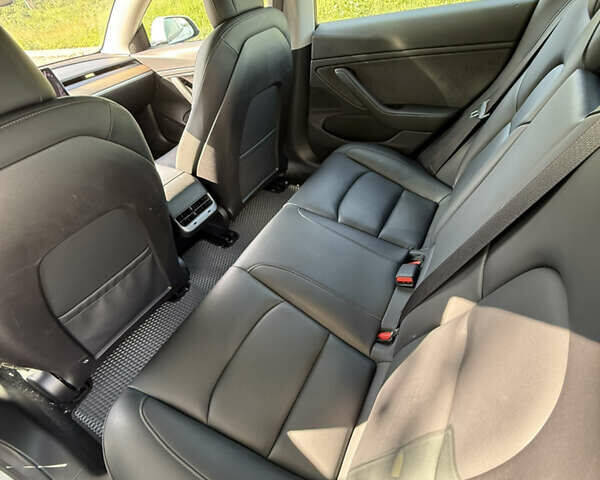 Белый Тесла Модель 3, объемом двигателя 0 л и пробегом 101 тыс. км за 14600 $, фото 45 на Automoto.ua