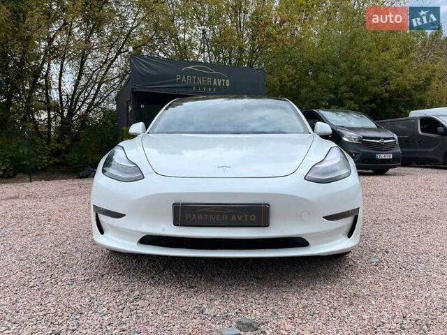 Білий Тесла Модель 3, об'ємом двигуна 0 л та пробігом 100 тис. км за 17900 $, фото 3 на Automoto.ua