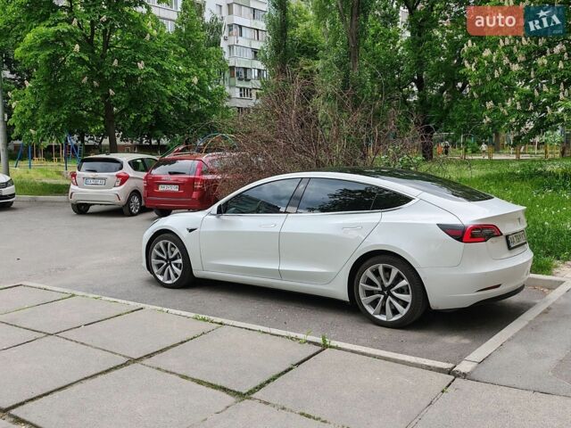Белый Тесла Модель 3, объемом двигателя 0 л и пробегом 93 тыс. км за 18957 $, фото 5 на Automoto.ua