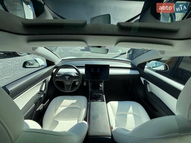 Белый Тесла Модель 3, объемом двигателя 0 л и пробегом 48 тыс. км за 20499 $, фото 35 на Automoto.ua