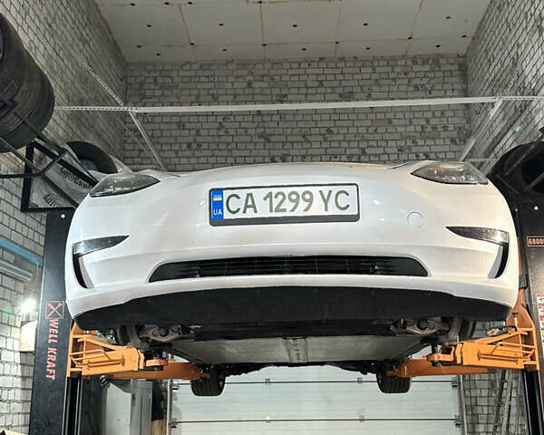 Білий Тесла Модель 3, об'ємом двигуна 0 л та пробігом 83 тис. км за 16500 $, фото 1 на Automoto.ua