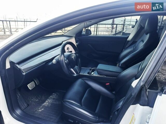 Білий Тесла Модель 3, об'ємом двигуна 0 л та пробігом 139 тис. км за 18600 $, фото 18 на Automoto.ua