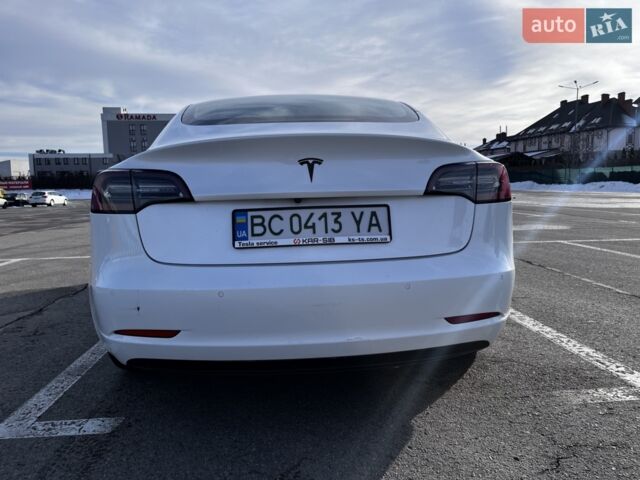 Белый Тесла Модель 3, объемом двигателя 0 л и пробегом 124 тыс. км за 34900 $, фото 2 на Automoto.ua