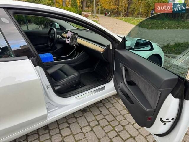 Білий Тесла Модель 3, об'ємом двигуна 0 л та пробігом 105 тис. км за 22250 $, фото 16 на Automoto.ua