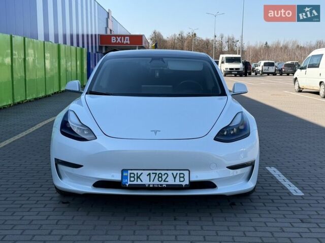 Білий Тесла Модель 3, об'ємом двигуна 0 л та пробігом 88 тис. км за 16999 $, фото 3 на Automoto.ua
