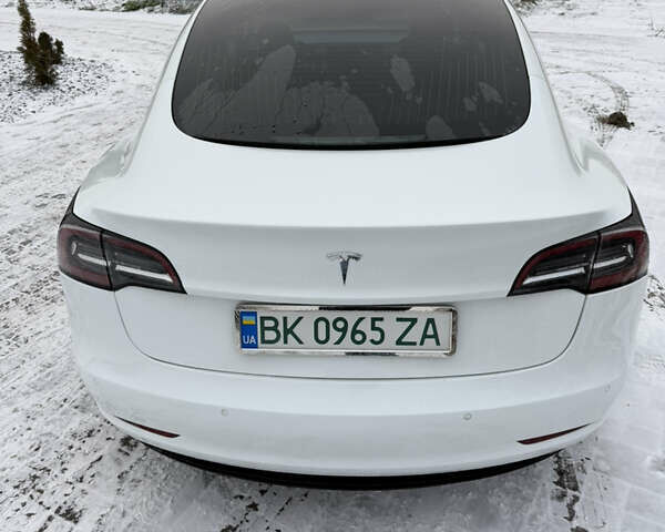 Белый Тесла Модель 3, объемом двигателя 0 л и пробегом 263 тыс. км за 14200 $, фото 3 на Automoto.ua