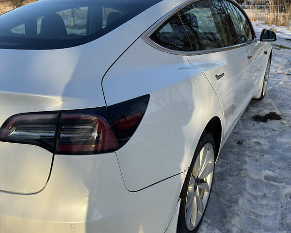 Белый Тесла Модель 3, объемом двигателя 0 л и пробегом 95 тыс. км за 15000 $, фото 9 на Automoto.ua