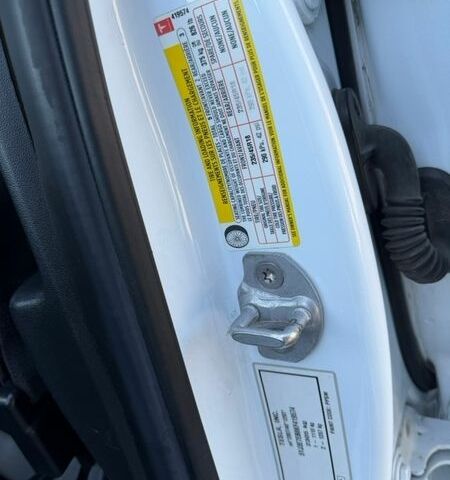 Білий Тесла Модель 3, об'ємом двигуна 0 л та пробігом 88 тис. км за 16999 $, фото 16 на Automoto.ua