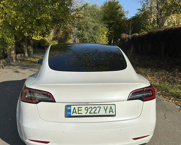 Белый Тесла Модель 3, объемом двигателя 0 л и пробегом 114 тыс. км за 16000 $, фото 1 на Automoto.ua