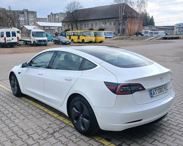 Білий Тесла Модель 3, об'ємом двигуна 0 л та пробігом 65 тис. км за 17700 $, фото 3 на Automoto.ua