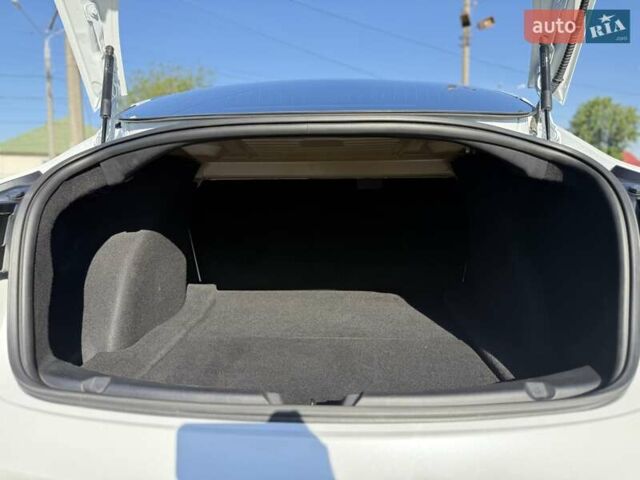 Белый Тесла Модель 3, объемом двигателя 0 л и пробегом 57 тыс. км за 21000 $, фото 43 на Automoto.ua