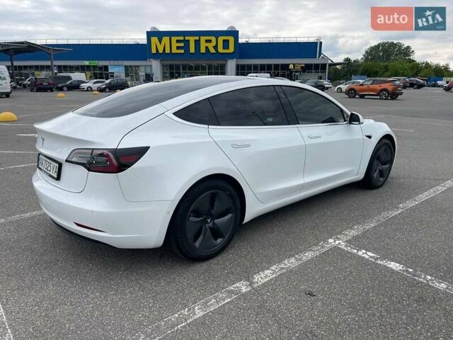 Белый Тесла Модель 3, объемом двигателя 0 л и пробегом 101 тыс. км за 16000 $, фото 6 на Automoto.ua