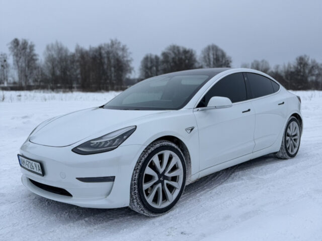 Белый Тесла Модель 3, объемом двигателя 0 л и пробегом 60 тыс. км за 17200 $, фото 3 на Automoto.ua