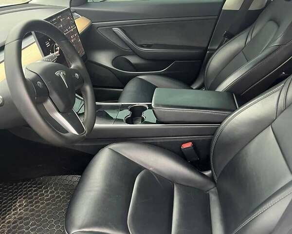 Белый Тесла Модель 3, объемом двигателя 0 л и пробегом 36 тыс. км за 16000 $, фото 8 на Automoto.ua